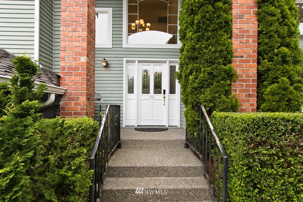 9914 Northeast 157th Street Bothell, WA 98011 - Photo 5 of 30 Gallery Image 5