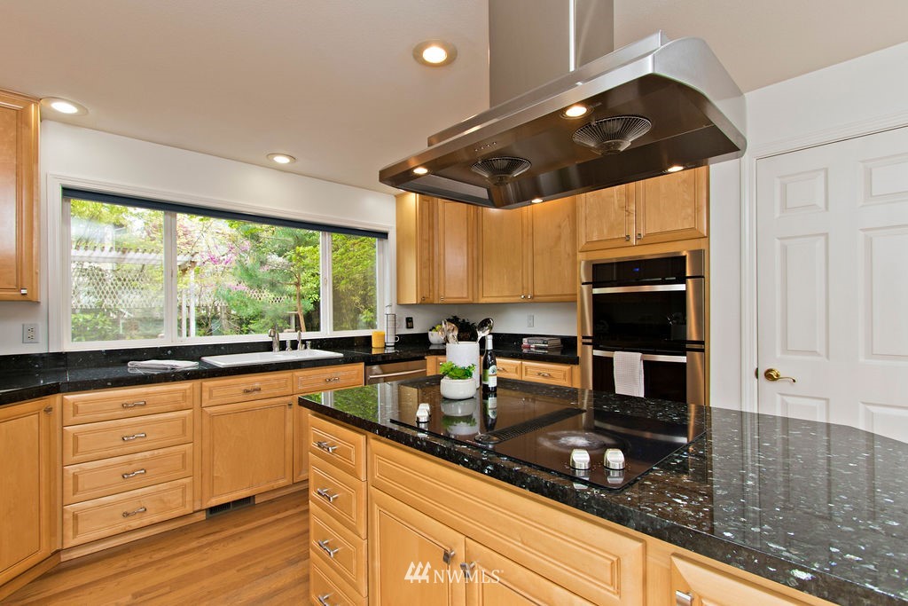9914 Northeast 157th Street Bothell, WA 98011 - Photo 9 of 30 Gallery Image 9