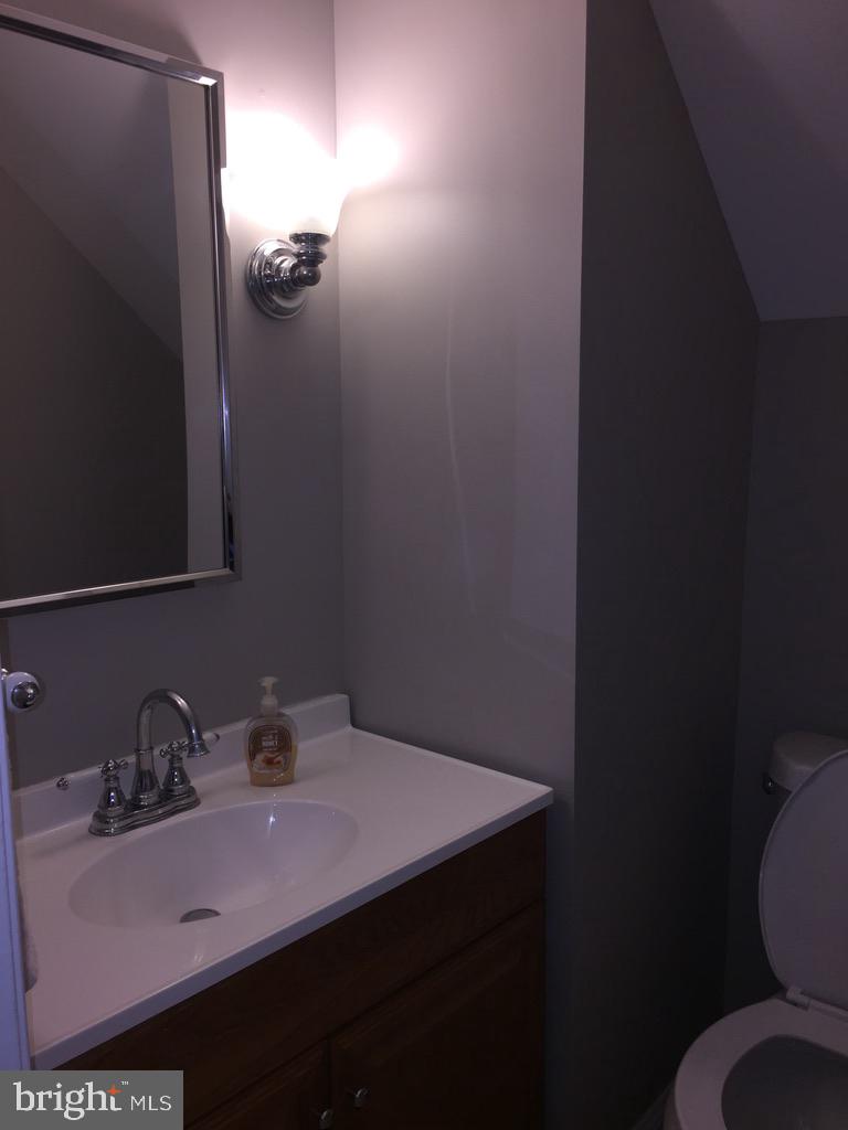 1422 Ship Road West Chester, PA 19380 - Photo 20 of 25 Powder Room