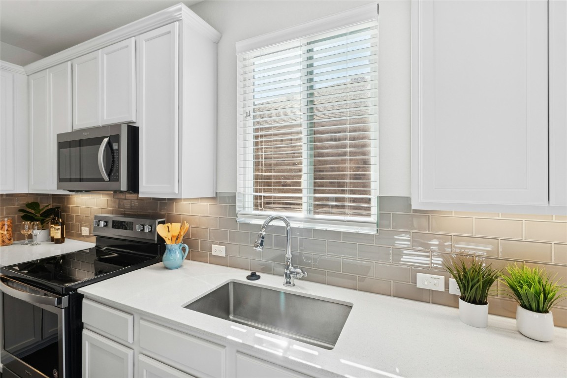 207 Longview Lane Georgetown, TX 78633 - Photo 8 of 37