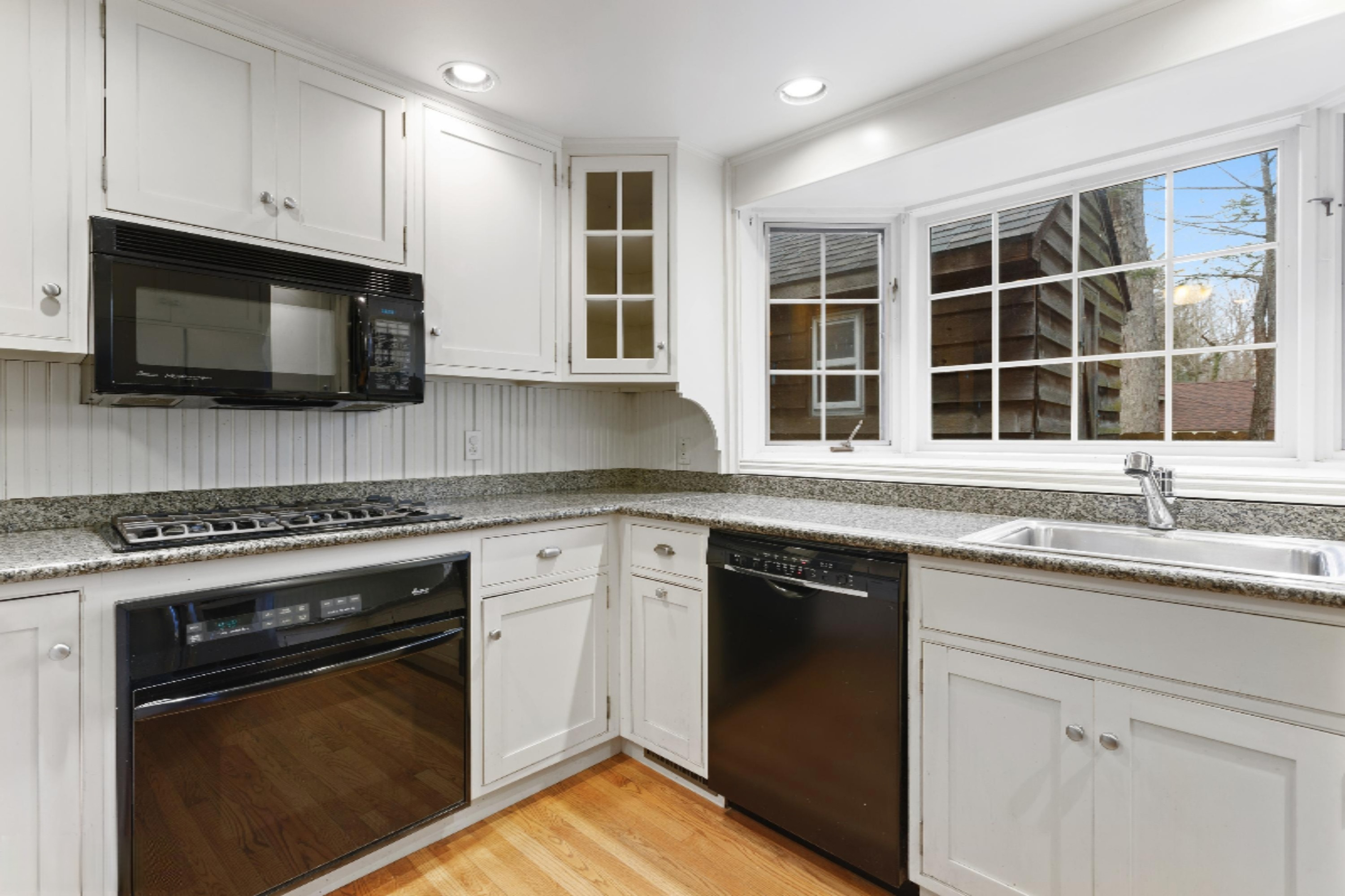 13_7541HarbertRoad_177001_Kitchen_HiRes
