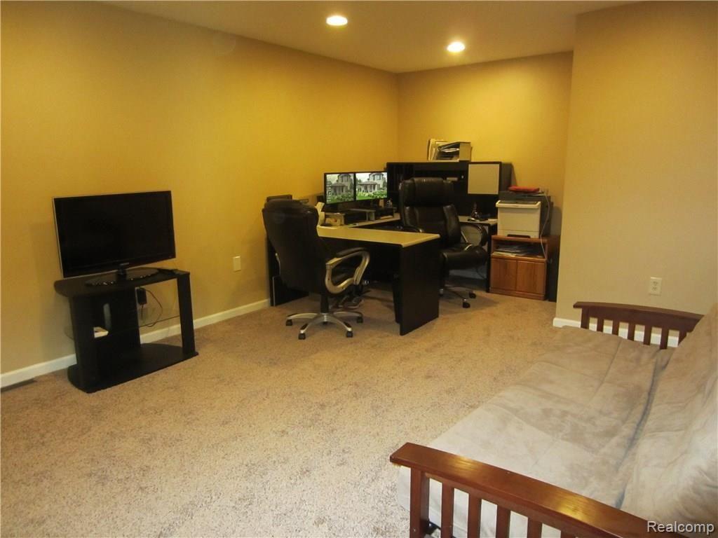 9915 Farmington Road Livonia, MI 48150 - Photo 31 of 46 library office.JPG