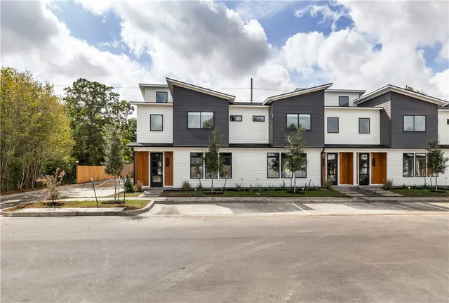 $2,795 | 211 Lynn Drive, Unit 101, Bryan, TX 77801