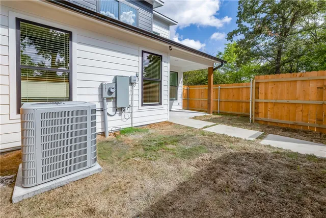 $2,795 | 211 Lynn Drive, Unit 101, Bryan, TX 77801