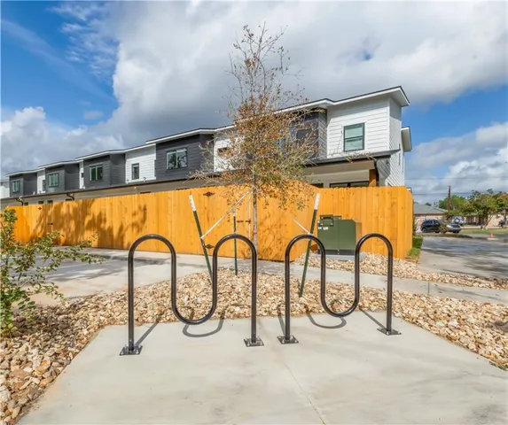 $2,795 | 211 Lynn Drive, Unit 101, Bryan, TX 77801