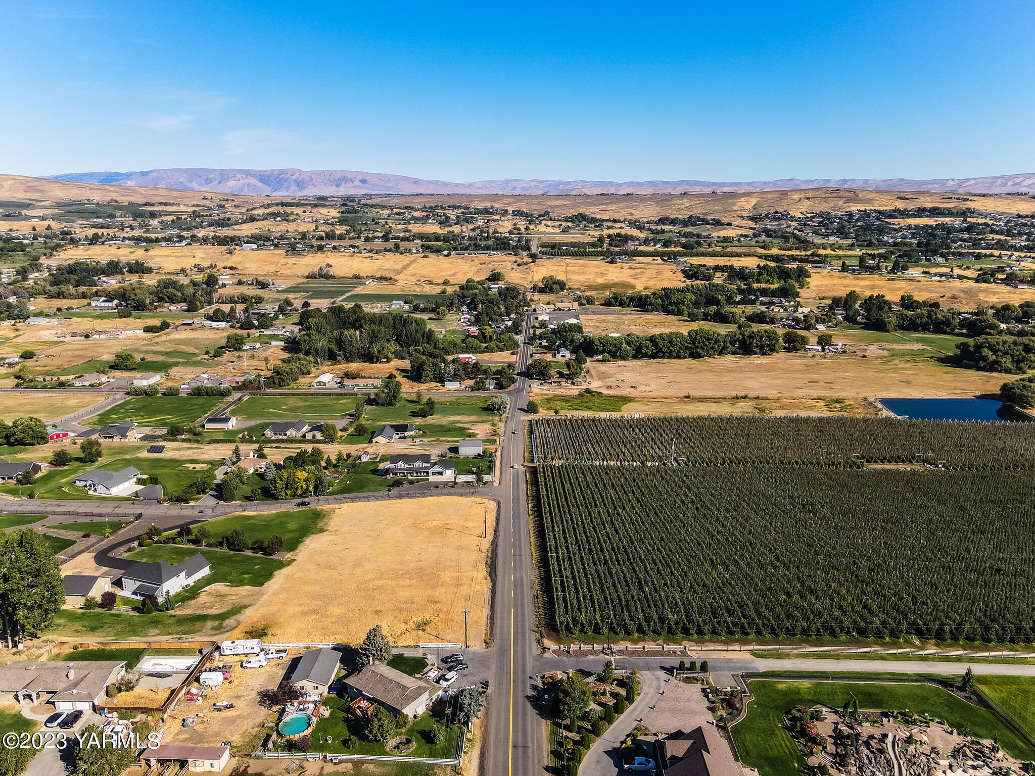 11200 Flintstone Road Yakima, WA 98908 - Photo 3 of 10 a view of a city