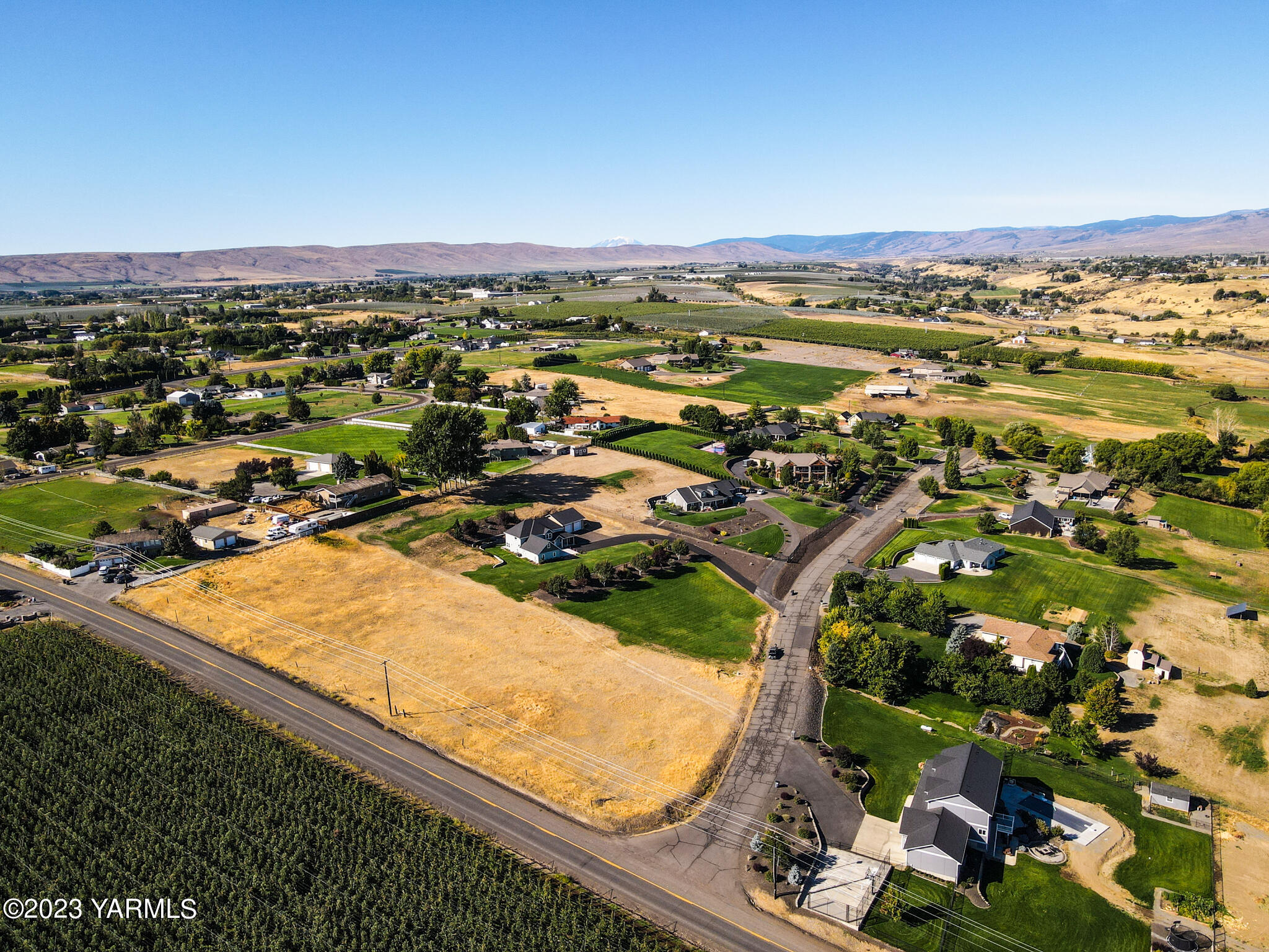 11200 Flintstone Road Yakima, WA 98908 - Photo 5 of 10 an aerial view of residential houses with outdoor space