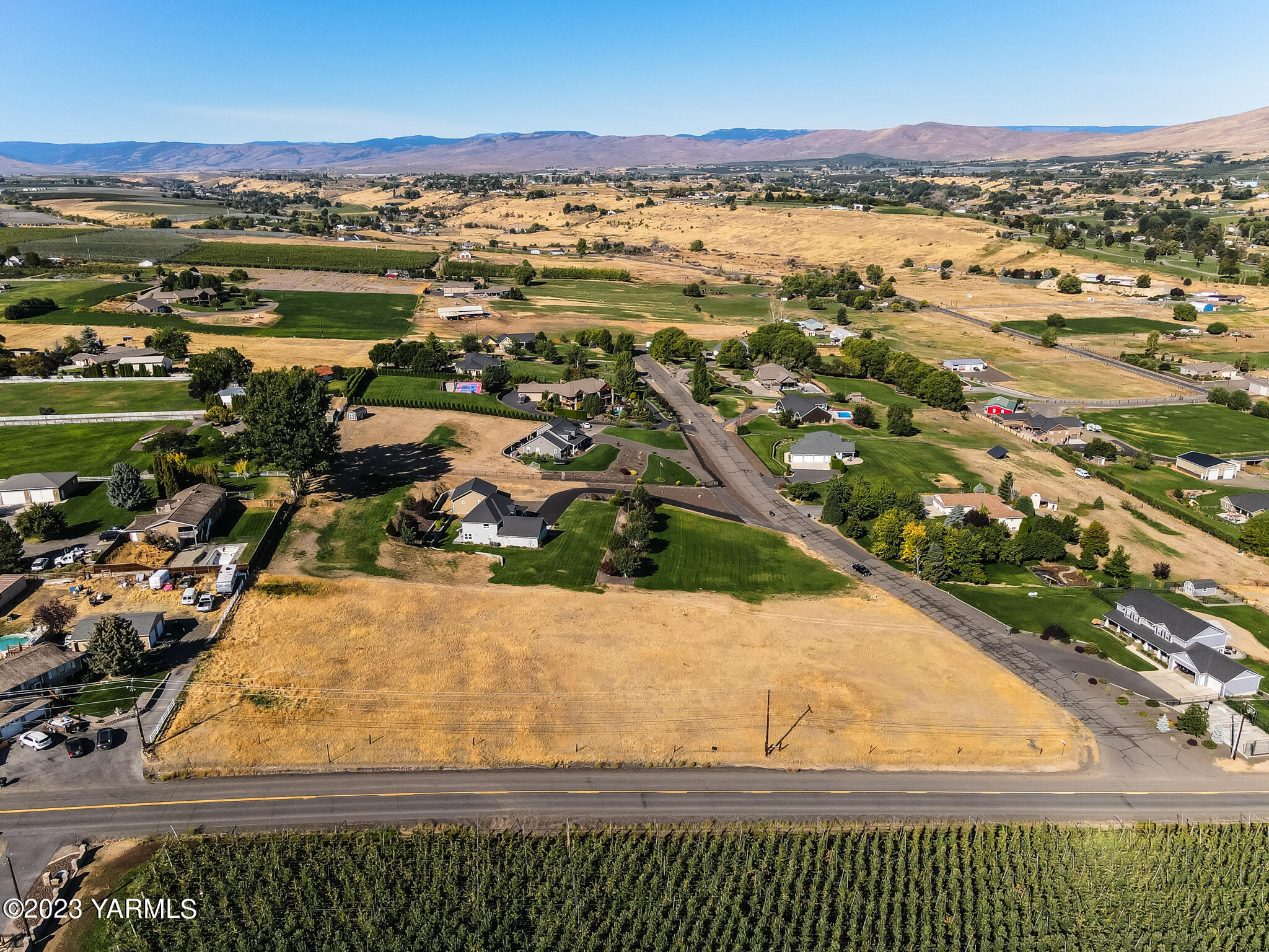 11200 Flintstone Road Yakima, WA 98908 - Photo 6 of 10 an aerial view of residential houses with outdoor space