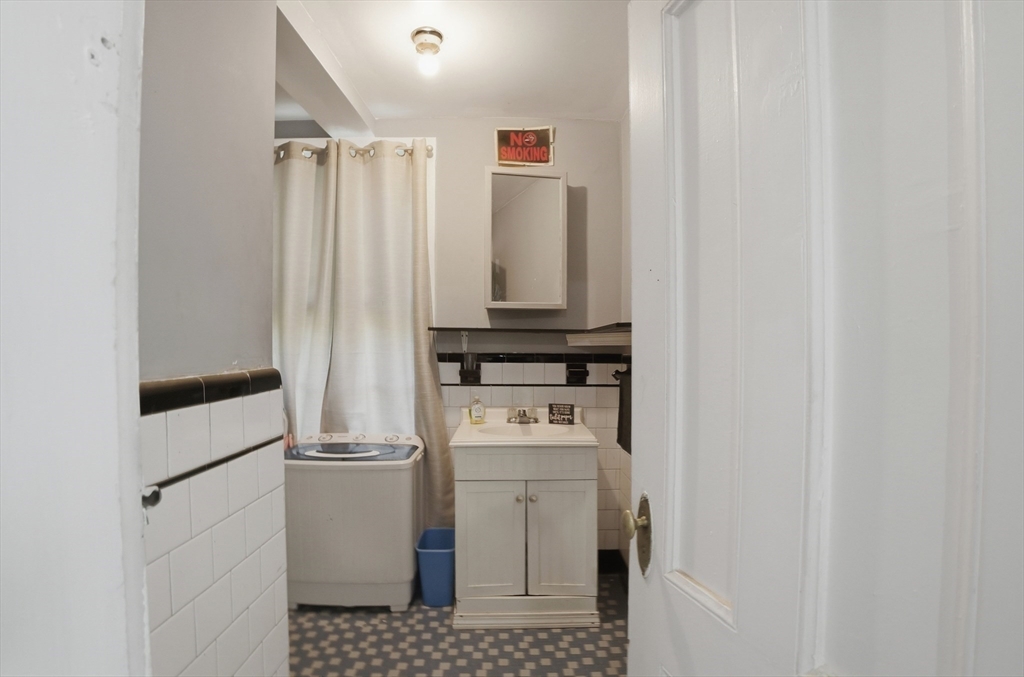 556 High Street Fall River, MA 02720 - Photo 14 of 36