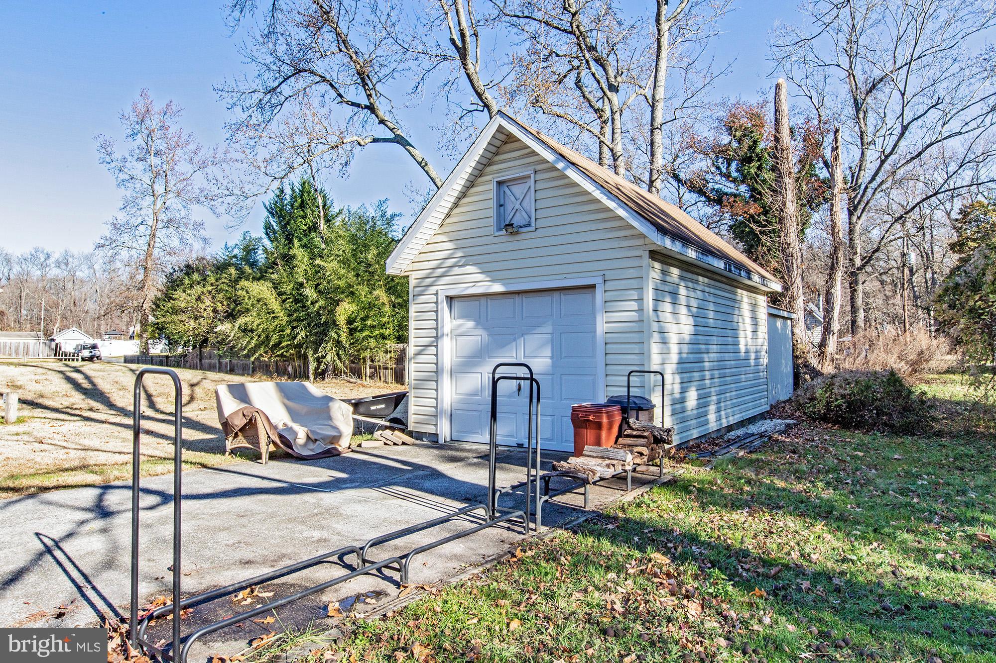 609 Hawks Bridge Road Carneys Point, NJ 08069 - Photo 23 of 31 garage