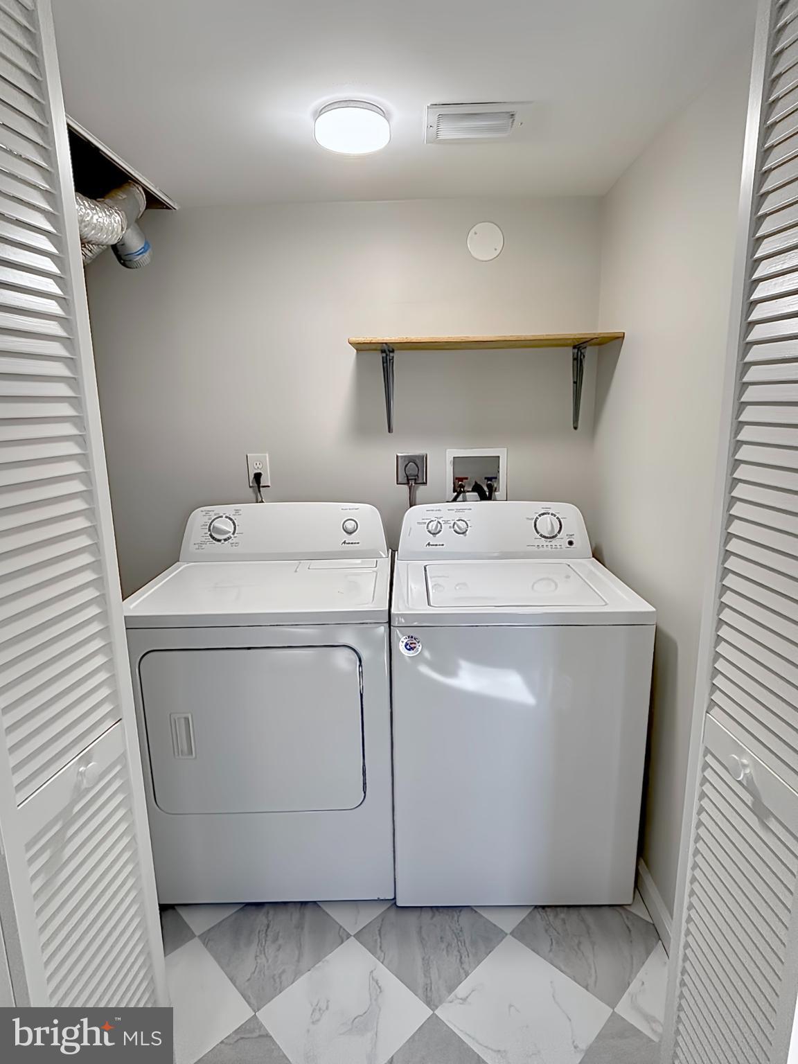 9278 Taney Road Manassas, VA 20110 - Photo 12 of 34 a utility room with dryer and washer