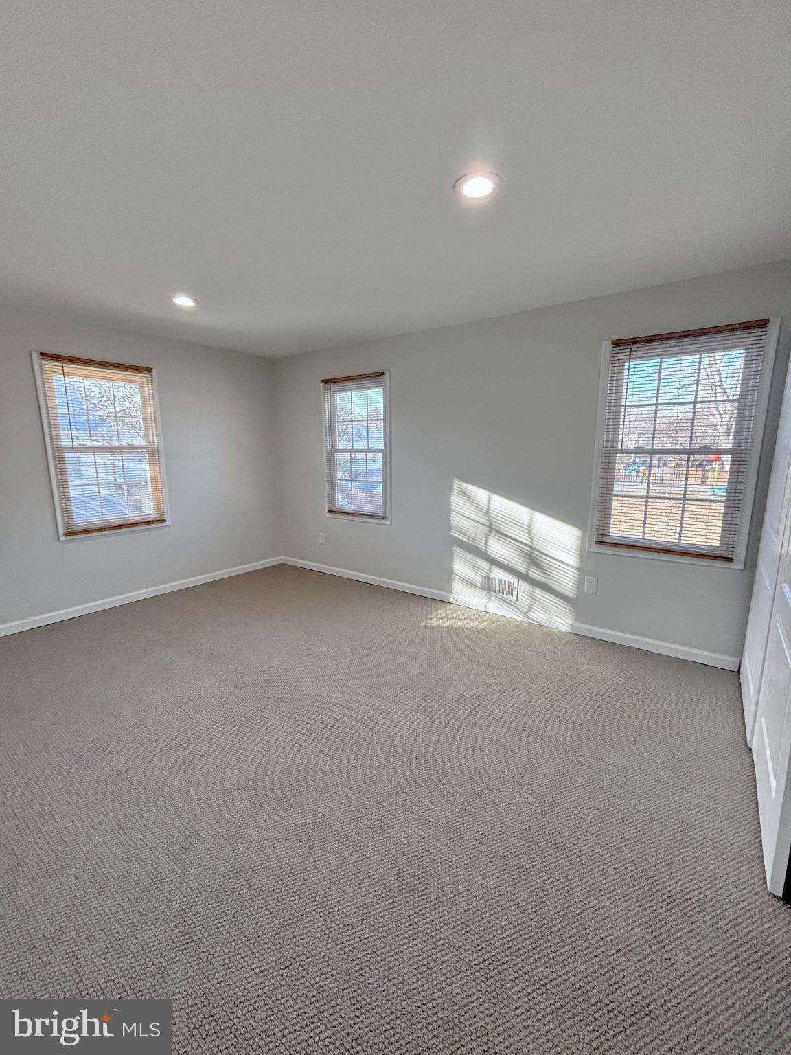 9278 Taney Road Manassas, VA 20110 - Photo 26 of 34 an empty room with windows