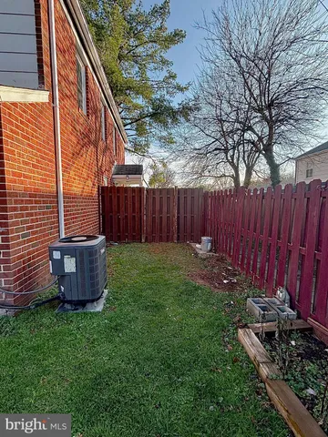 a view of a pathway with a pathway