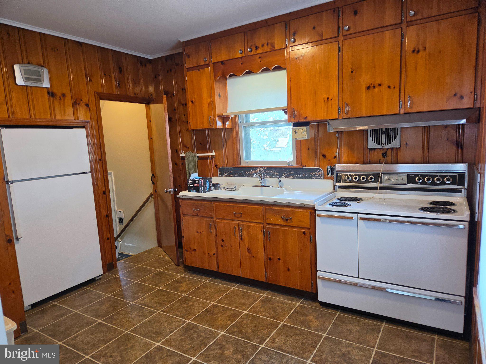 14 East Evesham Road Glendora, NJ 08029 - Photo 4 of 13 Charming vintage kitchen with full appliances