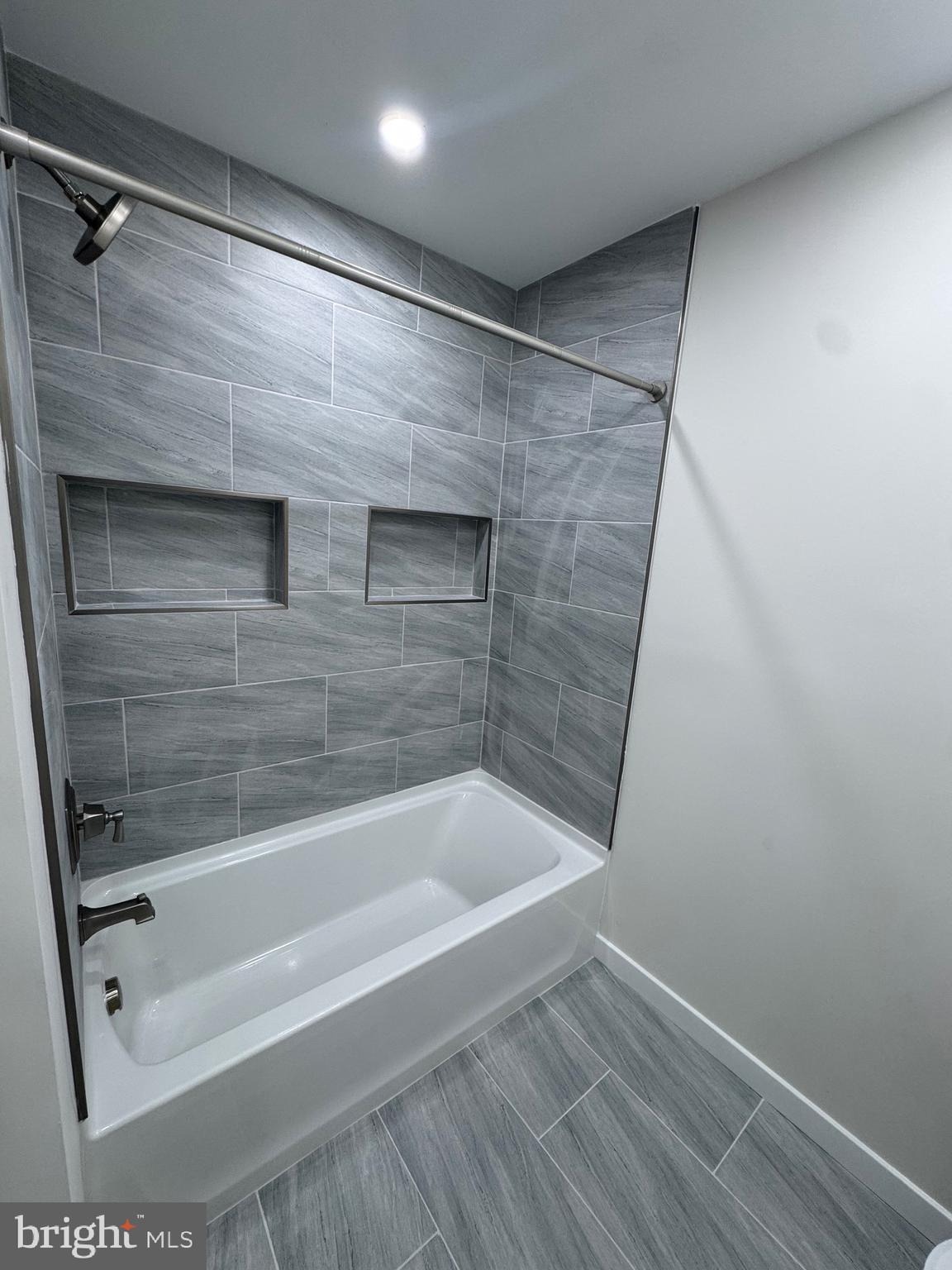 229 Ridge Avenue Blackwood, NJ 08012 - Photo 18 of 24 a bathroom with a bathtub