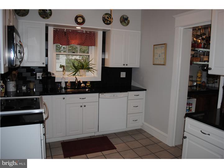 28 Llandillo Road Havertown, PA 19083 - Photo 3 of 20