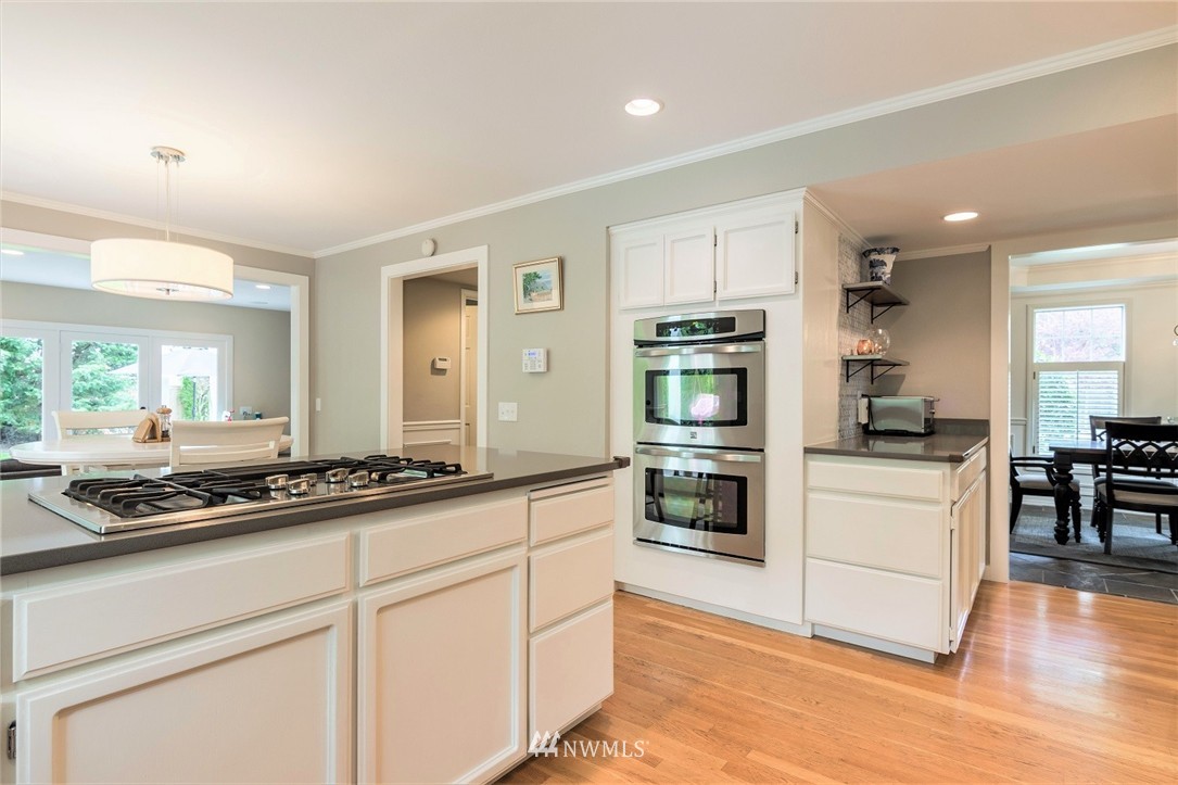 802 Aloha Place Edmonds, WA 98020 - Photo 6 of 25 Gallery Image 6