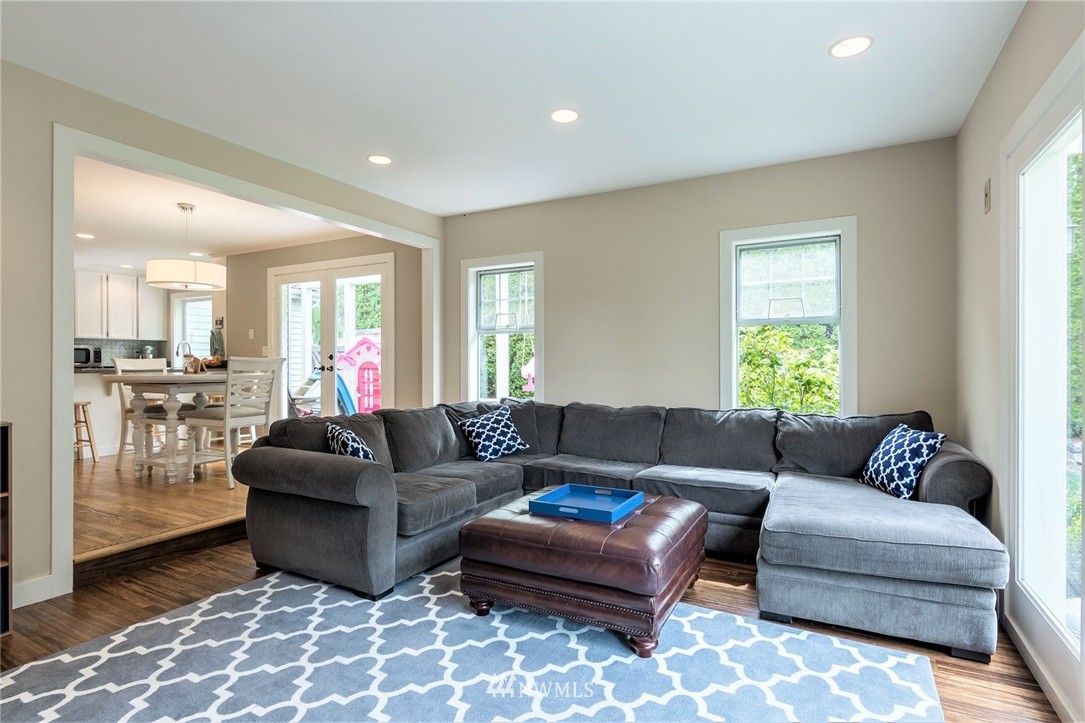 802 Aloha Place Edmonds, WA 98020 - Photo 9 of 25 Gallery Image 9