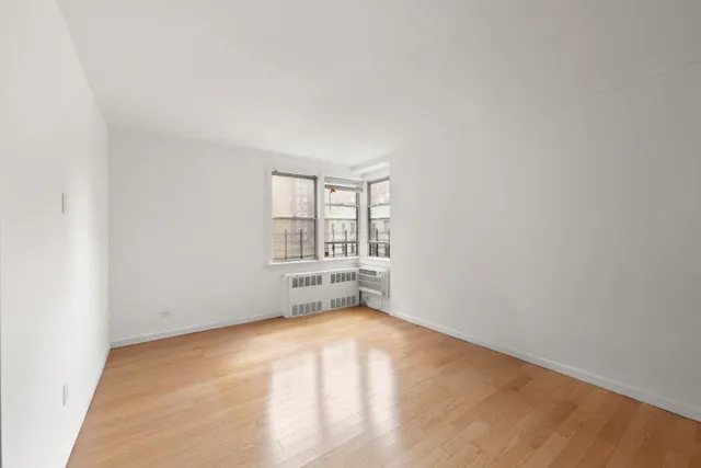 $850,000 | 50 Bayard Street, Unit 4L | Chinatown