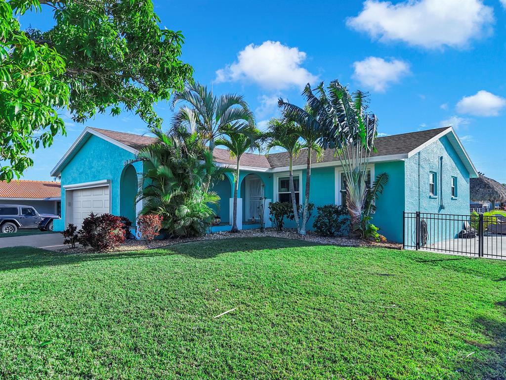 1016 Spindle Palm Way Apollo Beach, FL 33572 - Photo 2 of 61