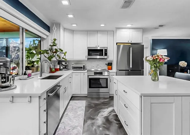 $699,900 | 1016 Spindle Palm Way, Apollo Beach, FL 33572