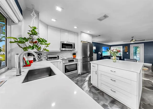 $699,900 | 1016 Spindle Palm Way, Apollo Beach, FL 33572