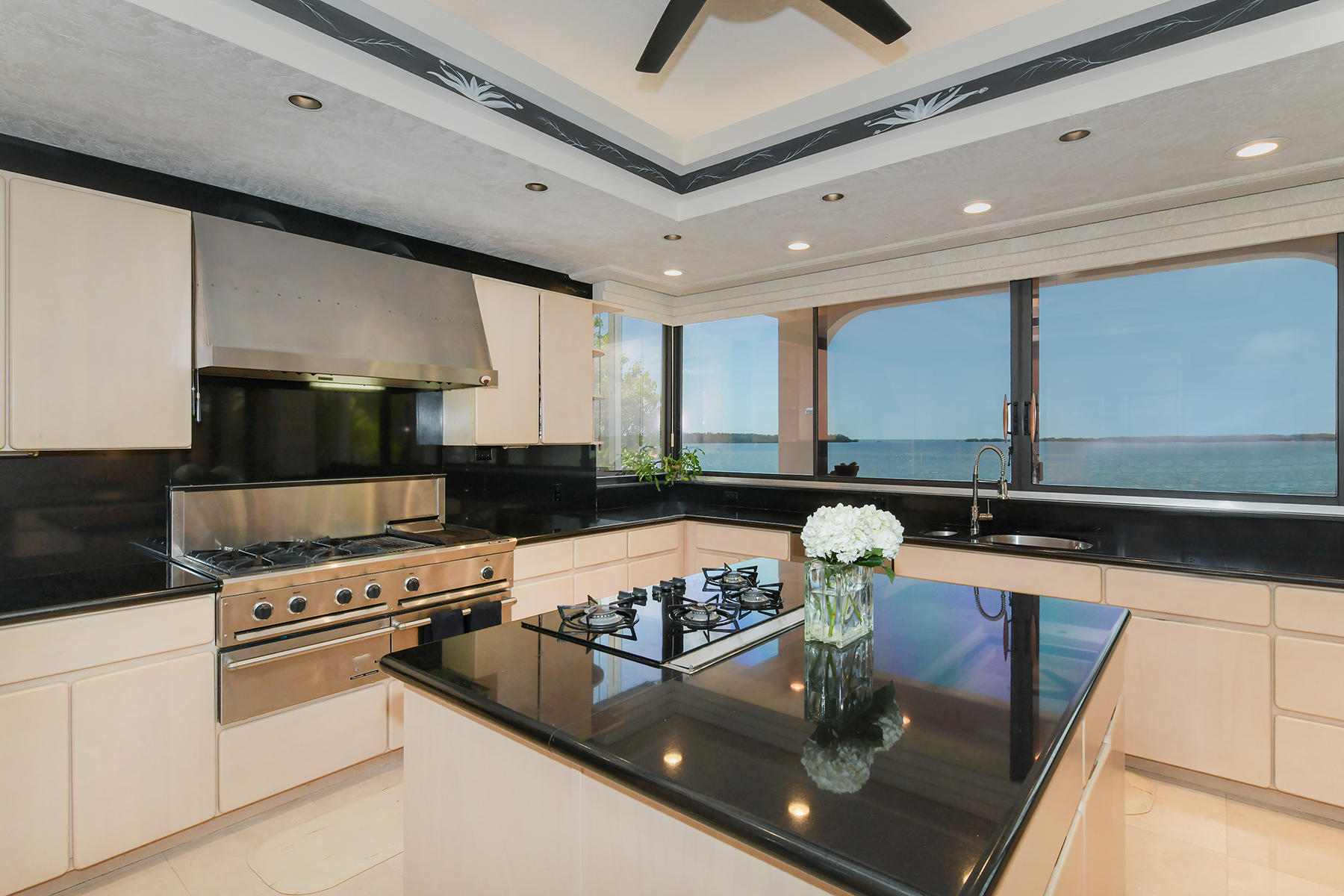 158 Redwing Road Tavernier, FL 33070 - Photo 10 of 45 Kitchen