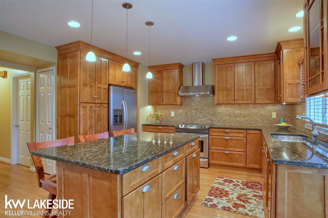 1352 Greenleaf Drive Rochester, MI 48309 - Photo 8 of 31 31338956-7.JPG