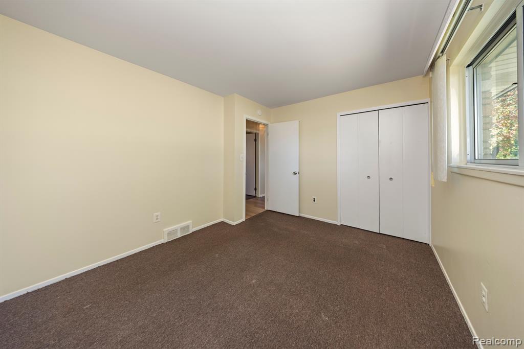 32376 Ryan Road Warren, MI 48092 - Photo 17 of 33 Gallery Image 17