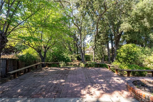 a view of a yard with a tree