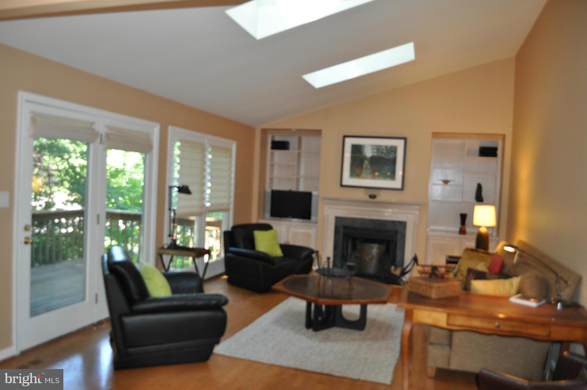 5862 Pimlico Road Baltimore, MD 21209 - Photo 12 of 30 Family Room