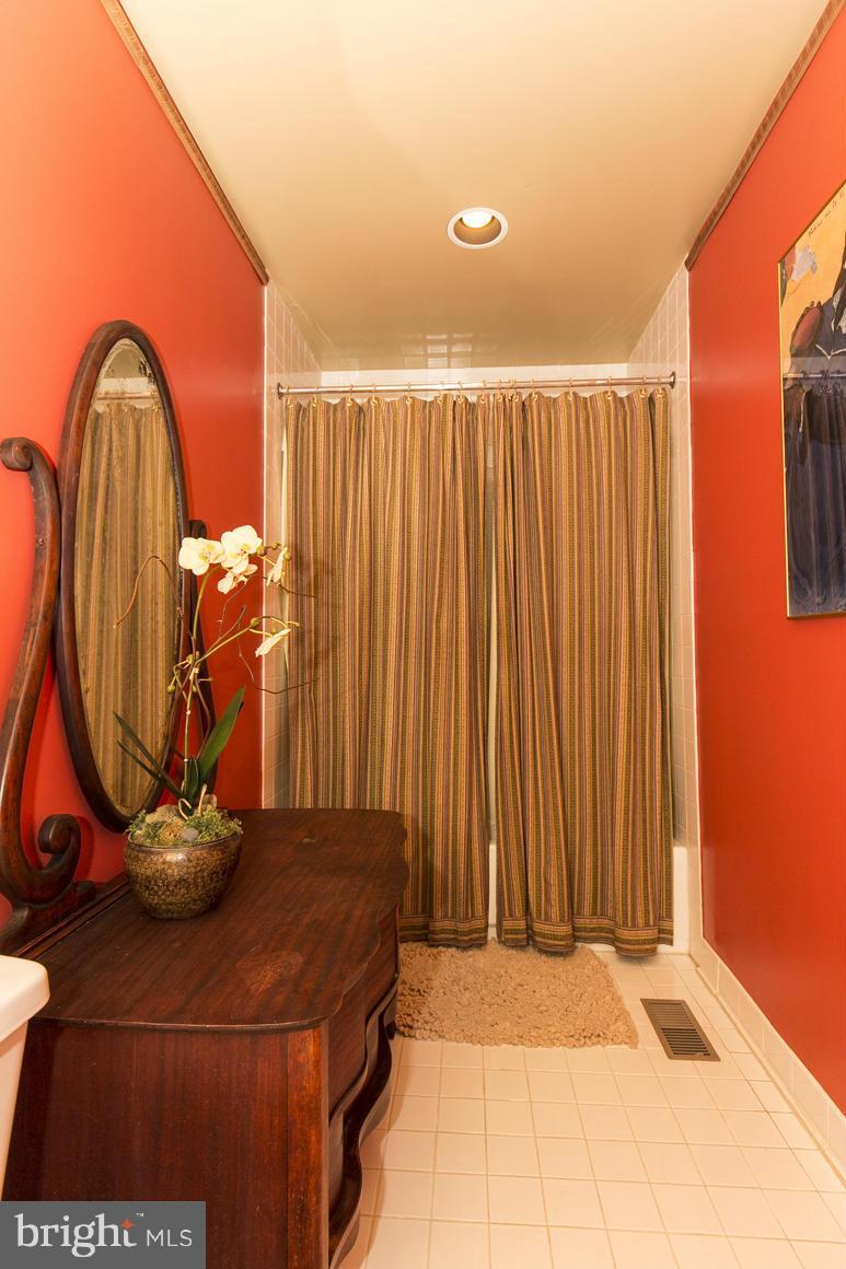 5862 Pimlico Road Baltimore, MD 21209 - Photo 21 of 30 Bath #2