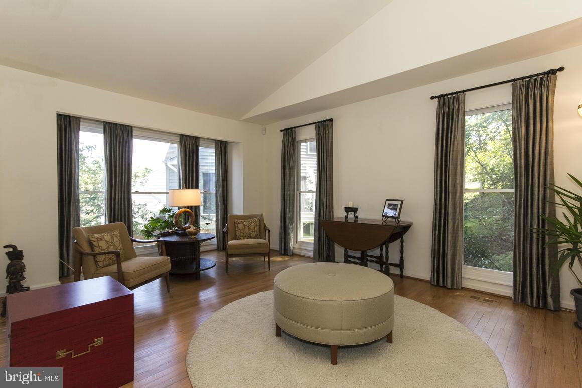 5862 Pimlico Road Baltimore, MD 21209 - Photo 6 of 30 Living Room