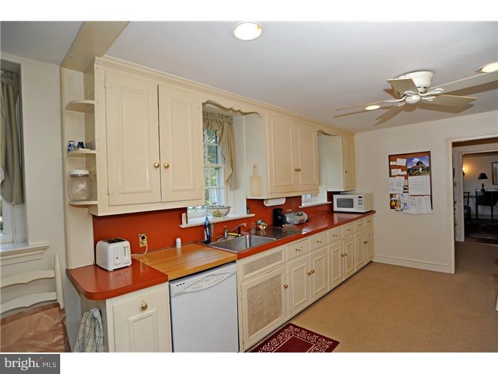 602 Golf Club Road Newtown Square, PA 19073 - Photo 9 of 25 Kitchen