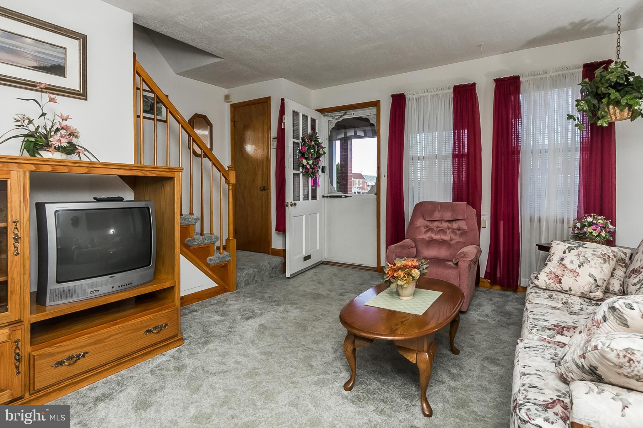 1608 Searles Road Baltimore, MD 21222 - Photo 6 of 21 Living Room
