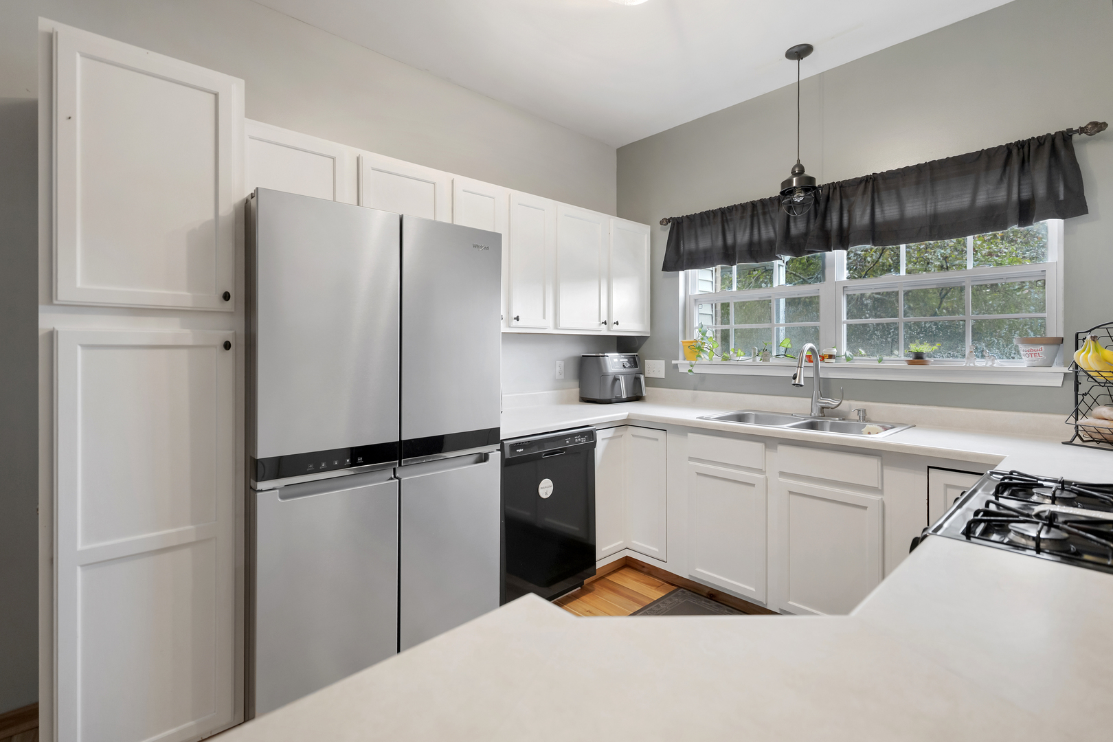 516 Clayton Circle, Unit 516 Sycamore, IL 60178 - Photo 11 of 26 a kitchen with a refrigerator and a sink