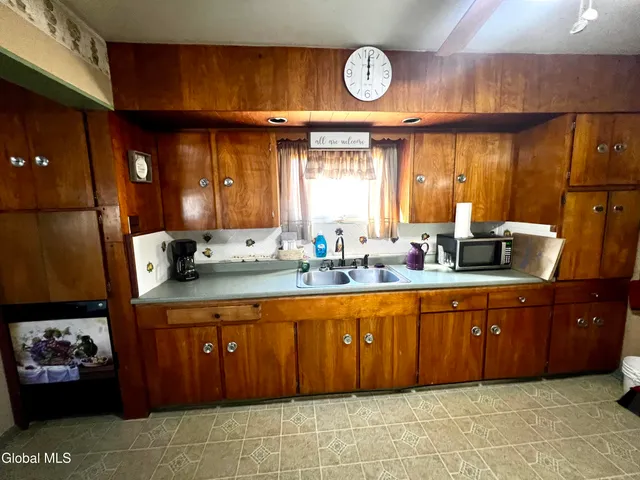 $254,500 | 154 Riceville Road, Gloversville, NY 12078