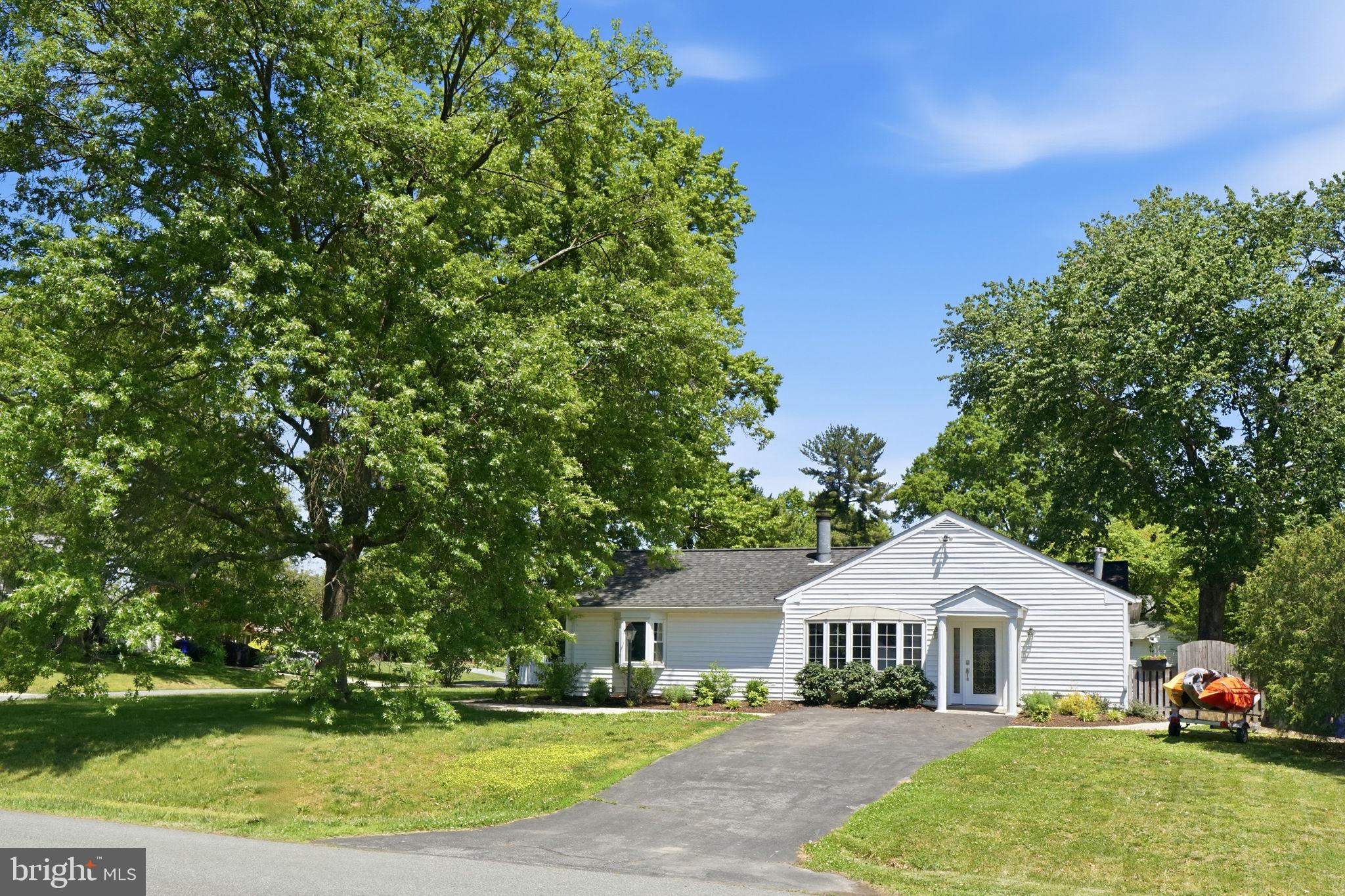 19608 Gott Street Poolesville, MD 20837 - Photo 7 of 43 a front view of a house with a garden