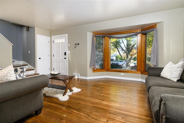 2458 South 3rd Avenue North Riverside, IL 60546 - Photo 3 of 36