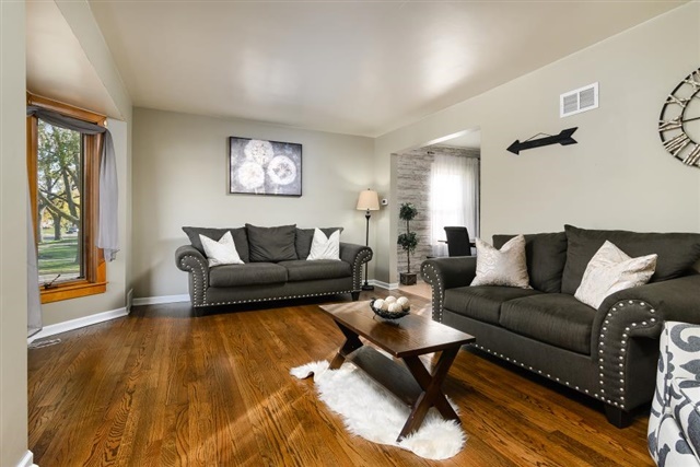 2458 South 3rd Avenue North Riverside, IL 60546 - Photo 4 of 36