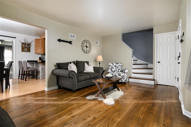 2458 South 3rd Avenue North Riverside, IL 60546 - Photo 5 of 36