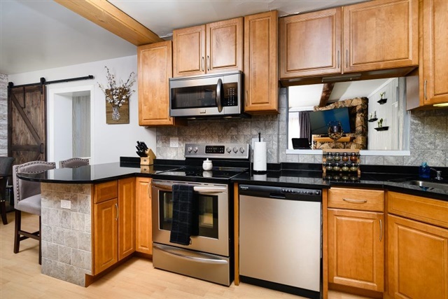 2458 South 3rd Avenue North Riverside, IL 60546 - Photo 10 of 36