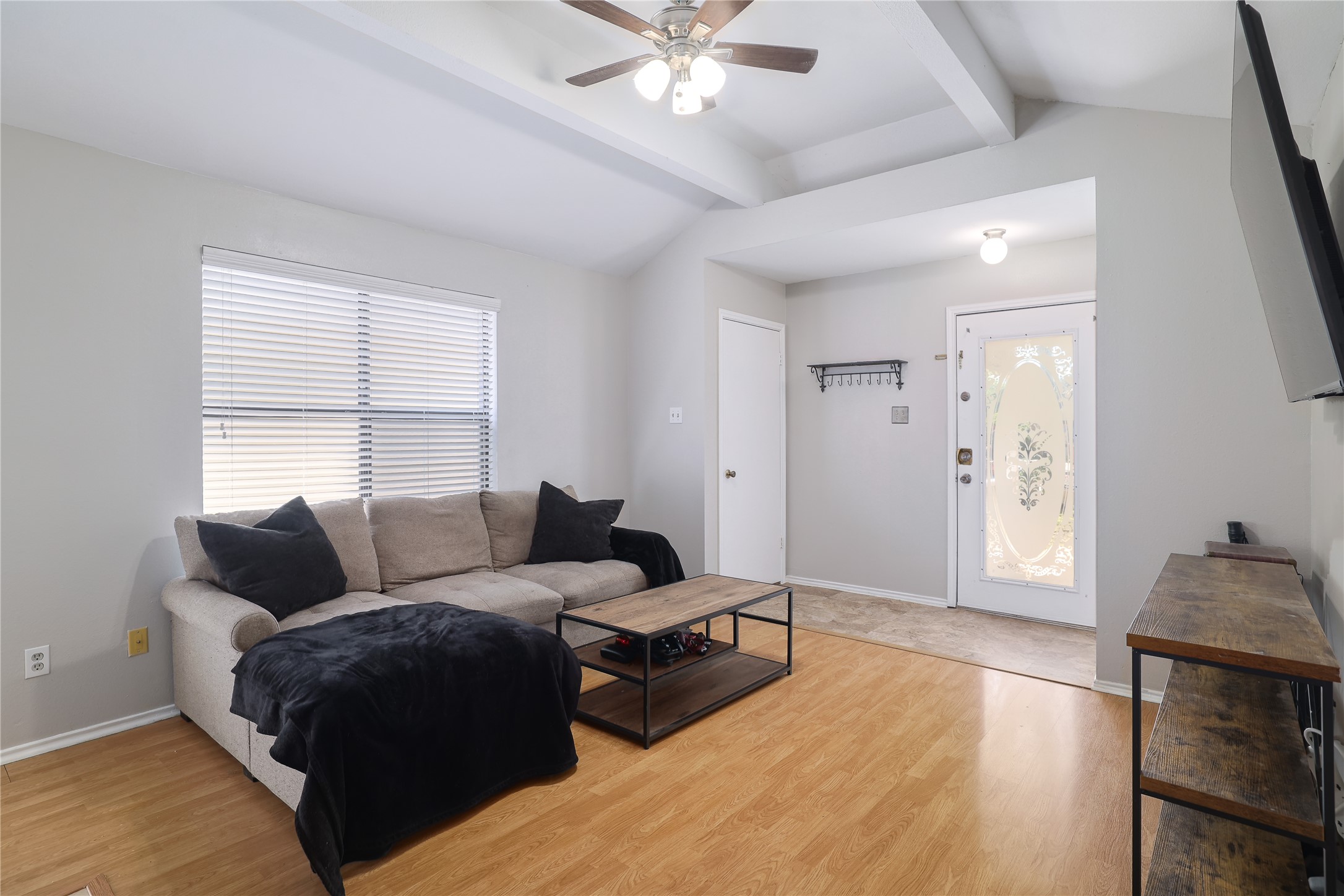 827 Topaz Lane Leander, TX 78641 - Photo 6 of 22 a living room with furniture and a window