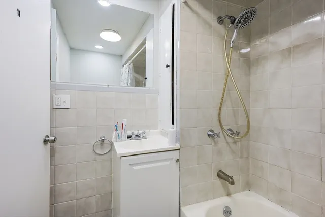 $1,500 | 104 Oak Street, Unit 1N, Fall River, MA 02720