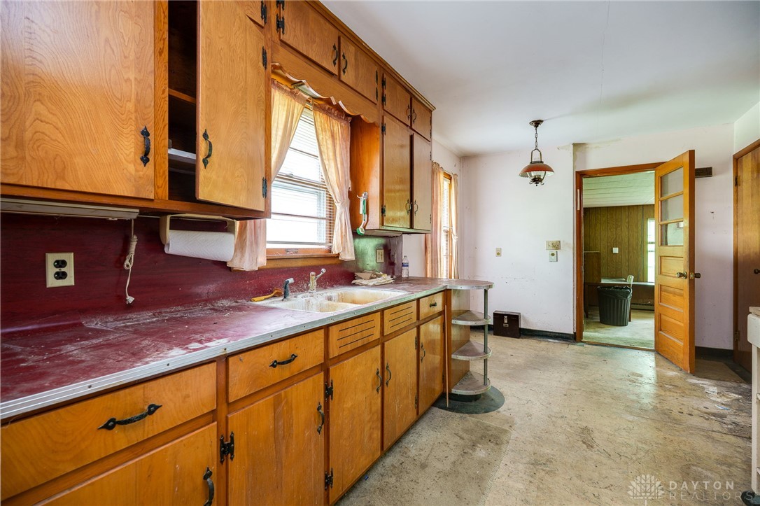 599 North Fairfield Road Dayton, OH 45430 - Photo 7 of 33