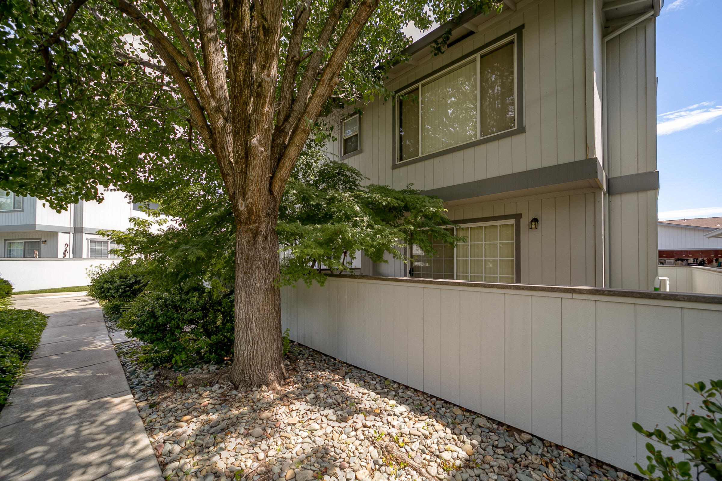 200 Ridgetop Drive, Unit 17 Redding, CA 96003 - Photo 5 of 35 Exterior Walkway