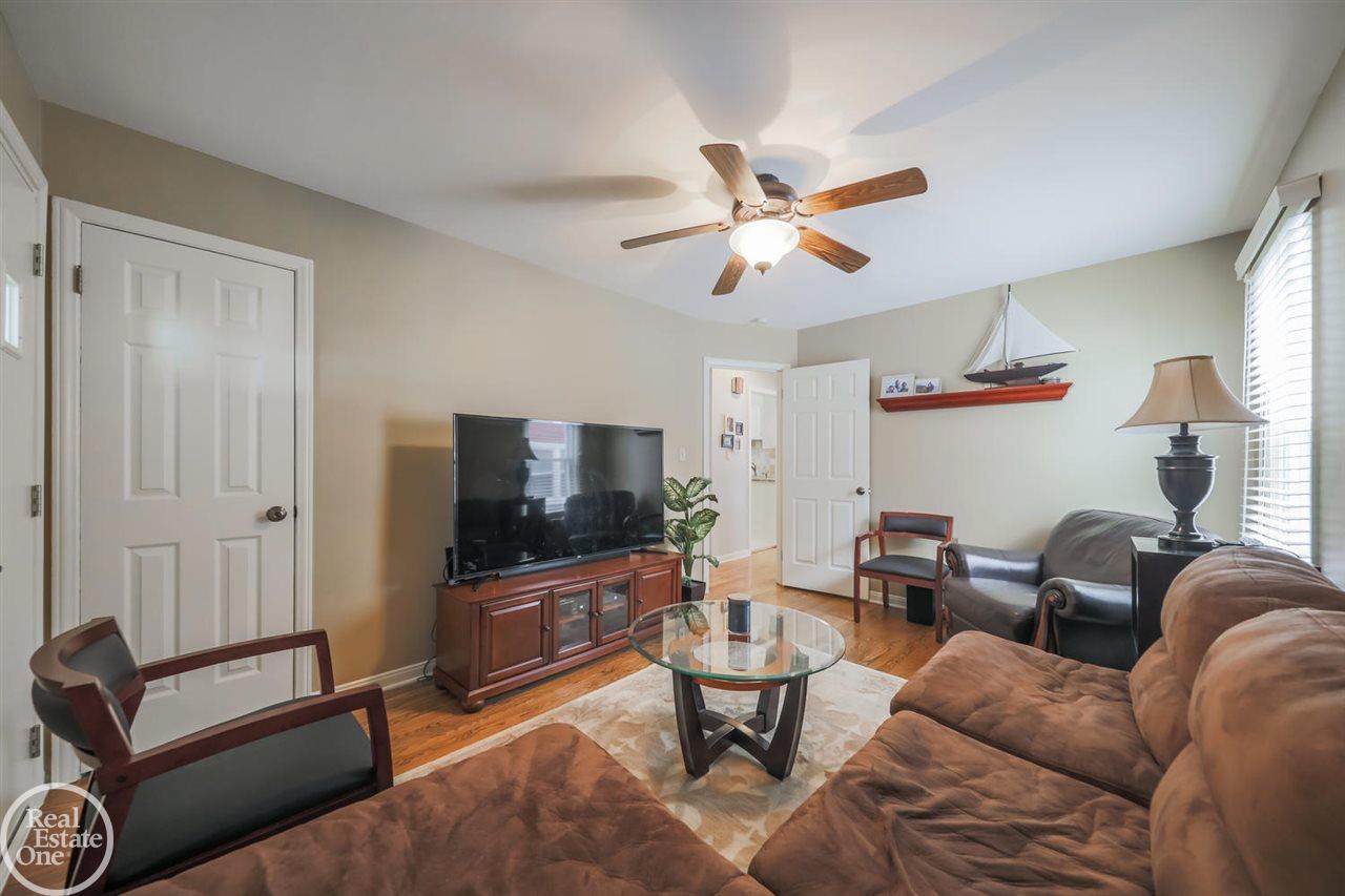 374 Ridgemont Road Grosse Pointe Farms, MI 48236 - Photo 13 of 25