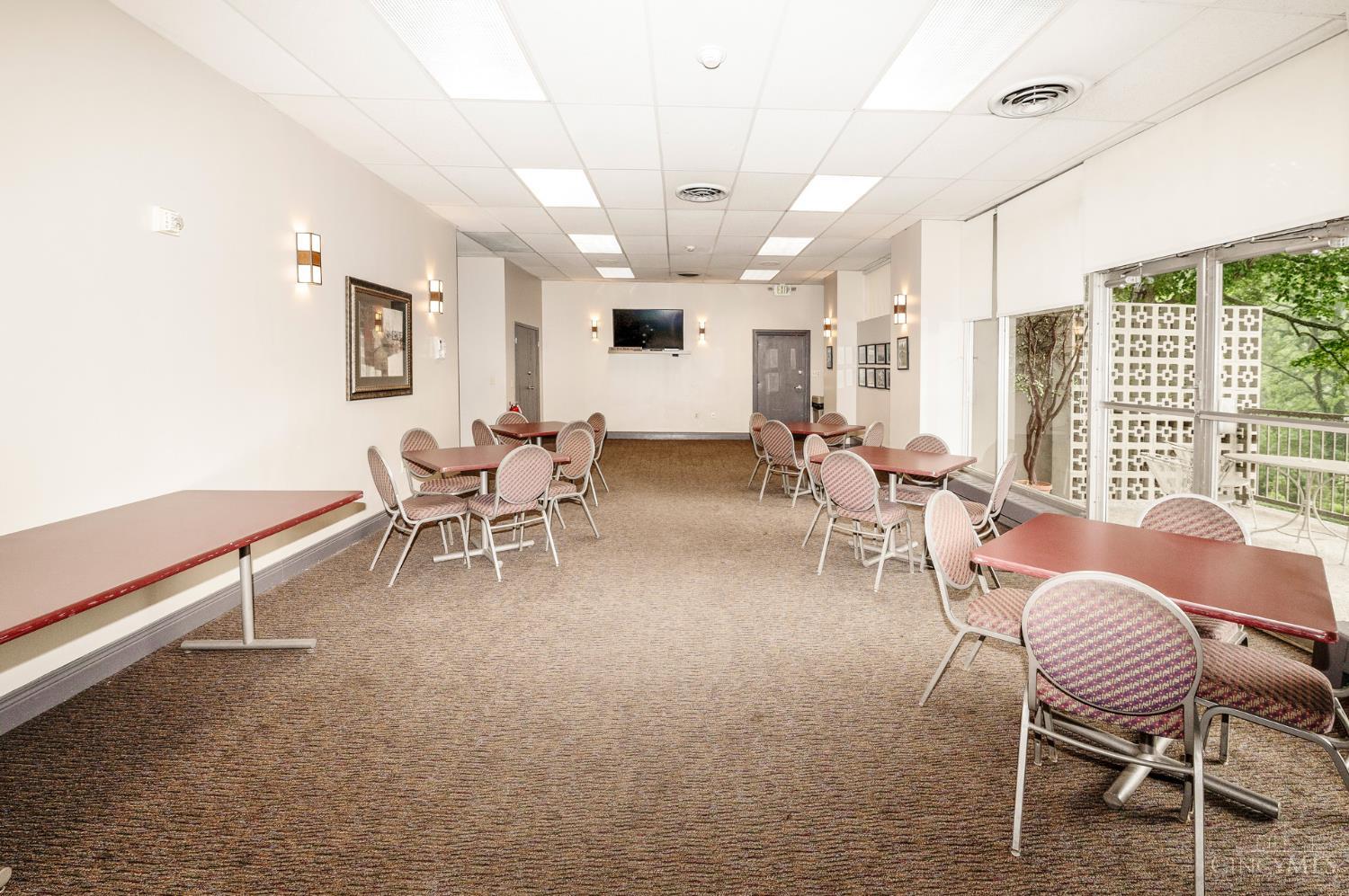 2324 Madison Road, Unit 902 Cincinnati, OH 45208 - Photo 42 of 43 Gallery Image 42