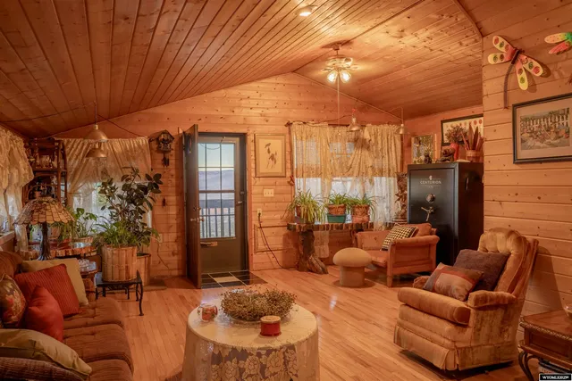 $950,000 | 43 Red Cliff Road, Lander, WY 82520