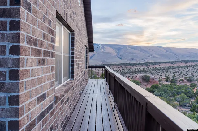 $950,000 | 43 Red Cliff Road, Lander, WY 82520